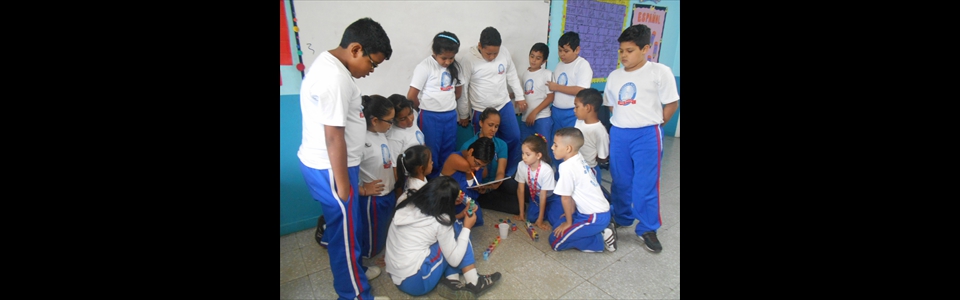 Teaching art to the 5th grade class at Holy Cross Bilingual School in Honduras 2014