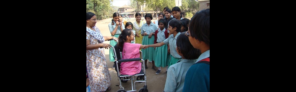 Speaking with students at IN RAMABI MUKTI MISSION 2008
